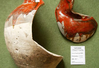 Tartonne Puits salé de la Salaou. Mobilier céramique essentiellement composé de cruches (XVIIe - XVIIIe siècles).