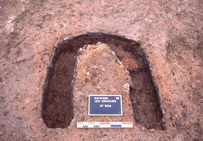 Fourneau double permettant l'évaporation de l'eau saumâtre, découvert à Moyenvic (Moselle) sur le site « les Crôleurs » de la déviation routière, daté de la période Hallstatt, fouille Afan/Inrap 1999.