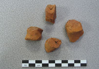 Éléments d'assemblage des bâtons en briquetage, découverts sur le site « les Crôleurs » à Moyenvic (Moselle), fouille Afan/Inrap 1999.