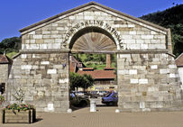 Salines de Salins-les-Bains (Jura) : ancien portail.