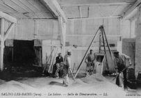 Salines de Salins-les-Bains (Jura) : salle de dénaturation destinée à rendre le sel impropre à la consommation humaine, début du XXe siècle.